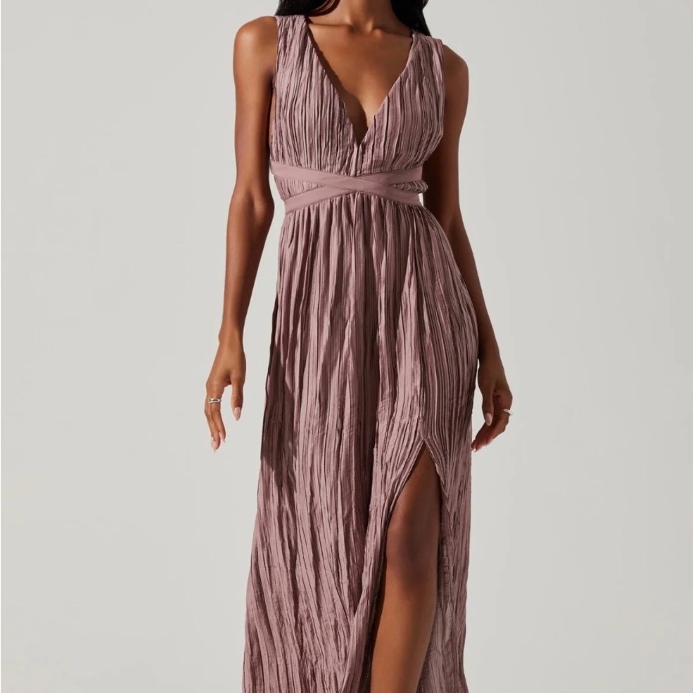 Astr Tensi Pleated Maxi Dress- Mauve NWOT